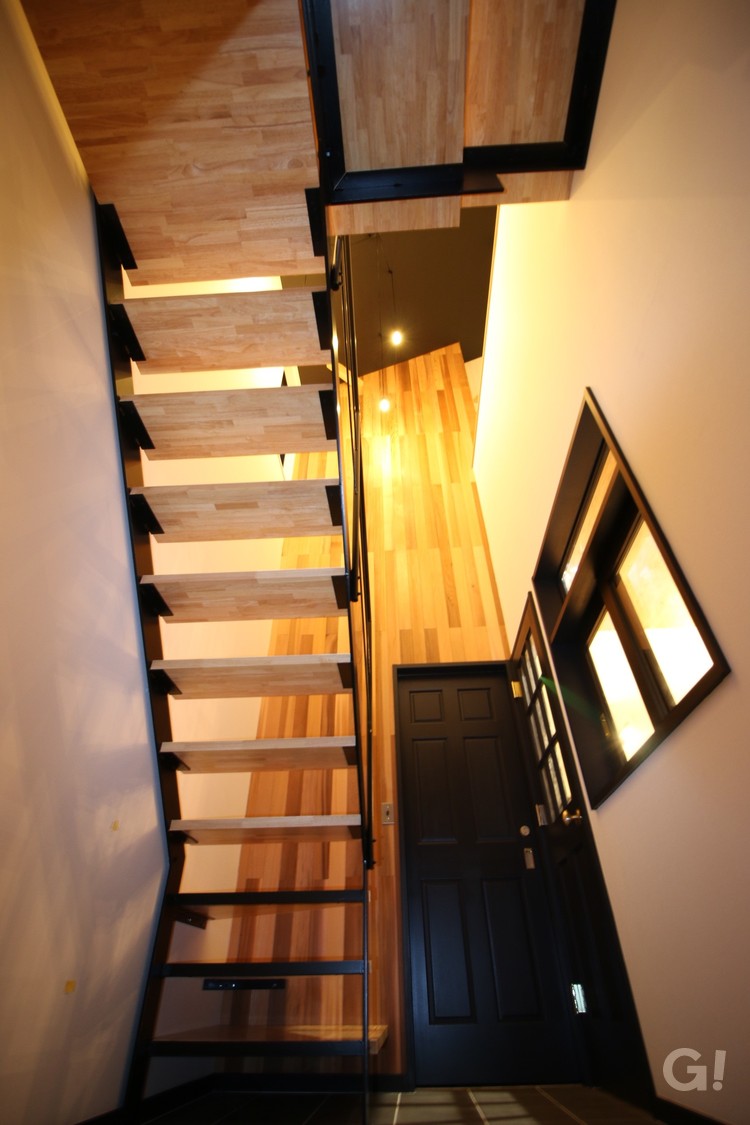 デザイン性と快適性を上げるかっこいいシースルー階段