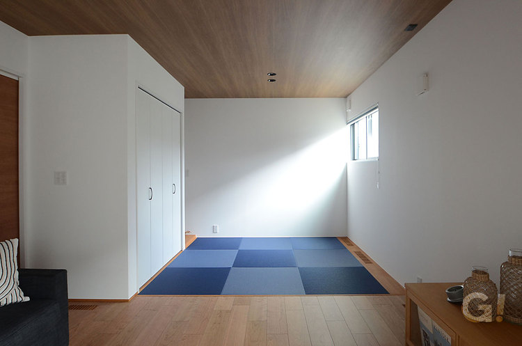 チェリーの床材×ブルー系のカラー畳