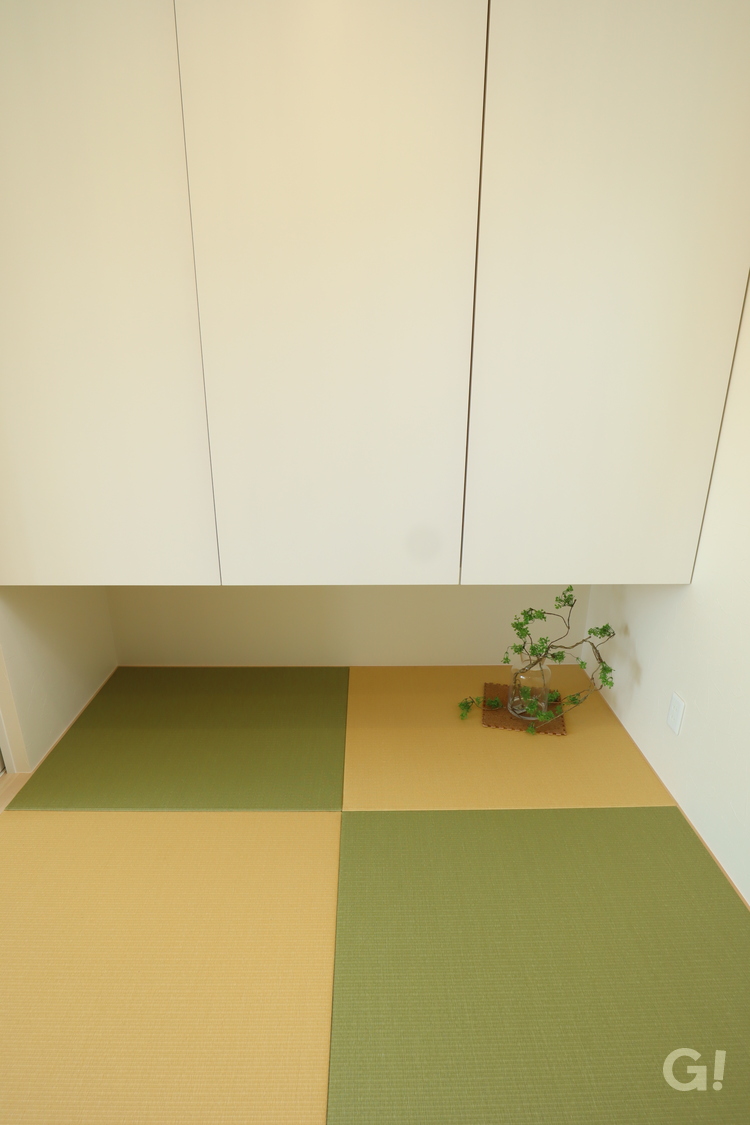 緑と山吹色の琉球畳の和室