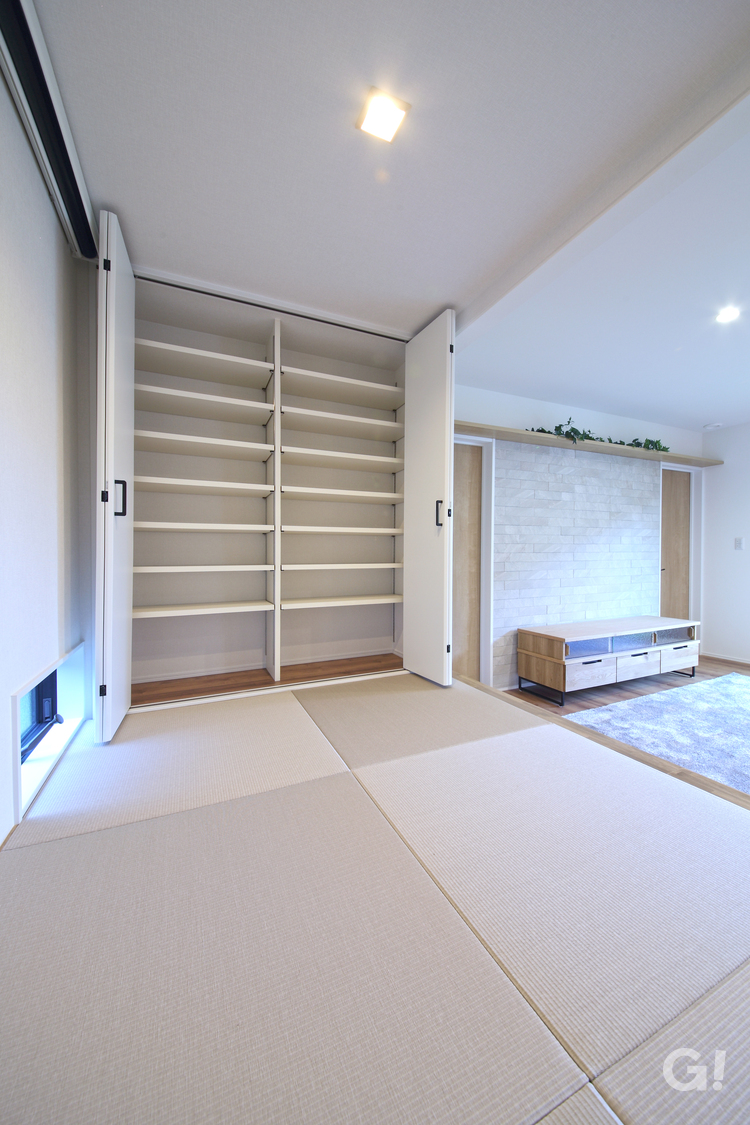 小上がり和室にある位置を調節できる収納スペース