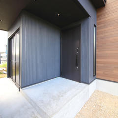 ご主人の夢だったバイクガレージのある家