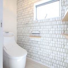 北欧風クロスのトイレ