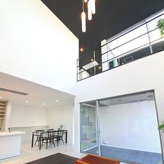 憧れの大きな窓と高い天井