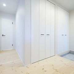 白を基調とした素敵な玄関