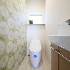 毎日使うトイレもおしゃれなクロスでお気に入りの空間に。