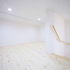真っ白なお部屋は広々と明るく見える