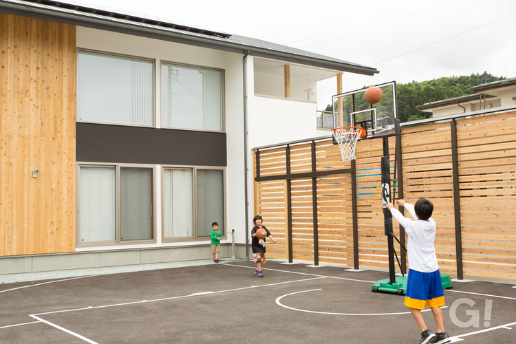 バスケットコートのある家　思いっきりバスケを楽しんでます　BDAC=Style　奥野公章　㈱櫻井建設