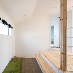 スキップフロア　マリメッコ生地カーテン　marimekko 　キヴェット　スキップフロアからの眺め　トレッティオグラード