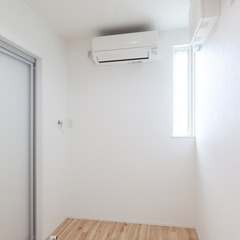 脱衣室にあるエアコン　洗濯物の室内干しも可能　浴室との寒暖差がないので心臓に負担なし　暖かな家