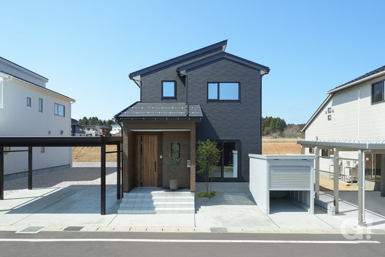 バイクガレージ付きのモダンなお家