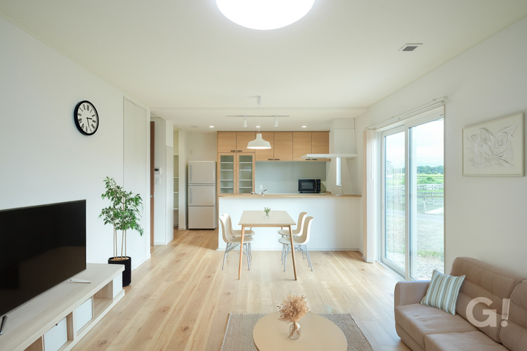 ミントブルーが爽やかでナチュラルなLDK