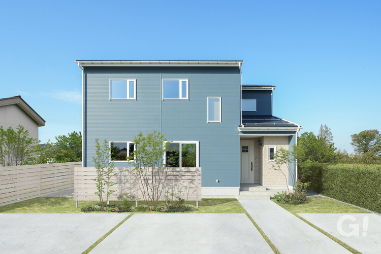 グリーンの外壁が爽やかな外観