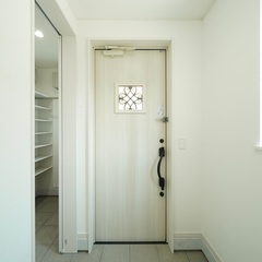 デザイン性と実用性、どちらも兼ね備えた玄関