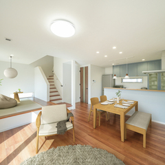 小上がりのタタミコーナーがあるLDK