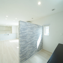 リビングと繋がるスタディコーナー