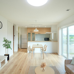 ミントブルーが爽やかでナチュラルなLDK