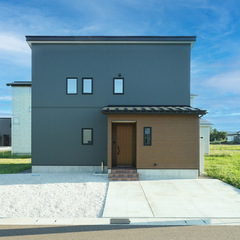 モスグリーンとブラウンでシックな雰囲気に