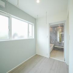 玄関の隣は脱衣室！