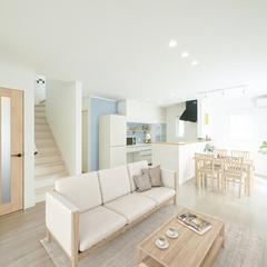 白と青の爽やかなLDK