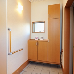 山際建設よりバリアフリーの開放感あふれる玄関・川口市