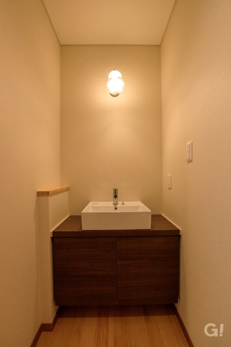 注文住宅のかっこいいホテルライクな造作洗面カウンターの写真
