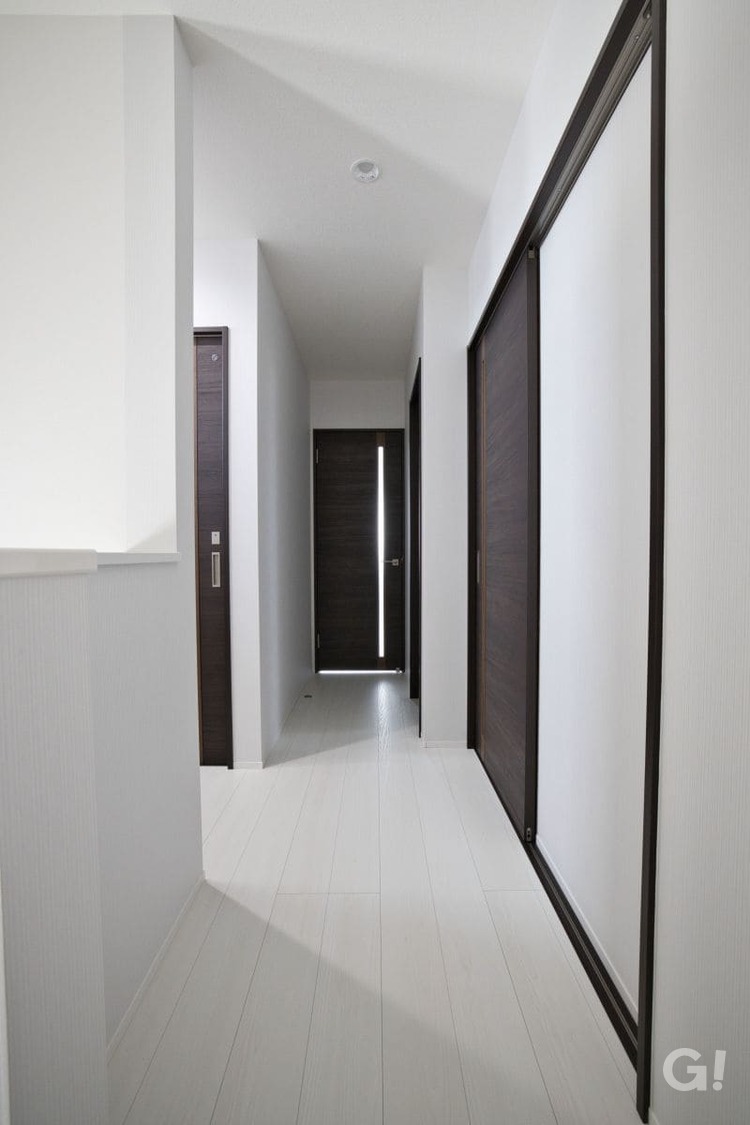 注文住宅のおしゃれな建具がデザイン性を上げる美しい廊下