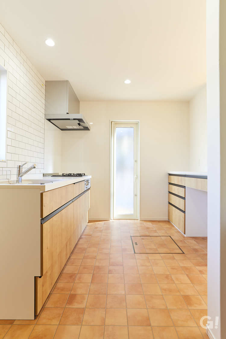 『サブウェイタイルがお洒落ポイント！快適空間で家事をこなせて嬉しい北欧スタイルのキッチン』の写真