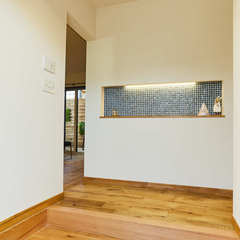 タイル仕様のディスプレイが魅せる快適玄関