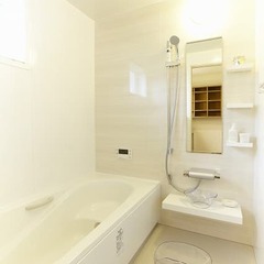 清潔感あふれ広々とした快適空間が良いナチュラルな浴室