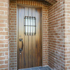 レンガのザラっとした手触りがいい！アンティークな雰囲気が漂うブルックリンな玄関