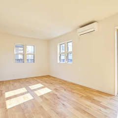 無垢の床で1年を通して快適＆優しい温もりが届くシンプルモダンなリビング