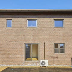 日当たり良好！テラコッタカラーのレンガが色鮮やかに美しい姿を魅せてくれるブルックリンな家