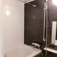 身体の芯まで温まる至福のひと時がいい◎モノトーンでカッコいいシンプルモダンな浴室