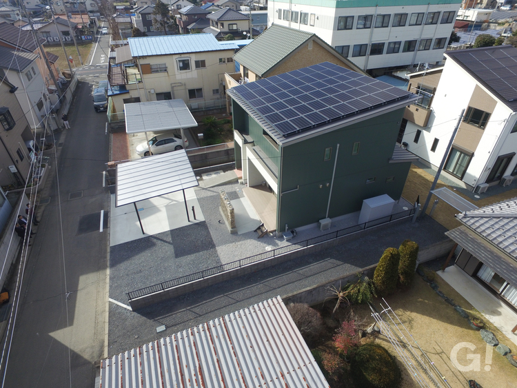 屋根一面のソーラーパネルで省エネルギーを実現したお家