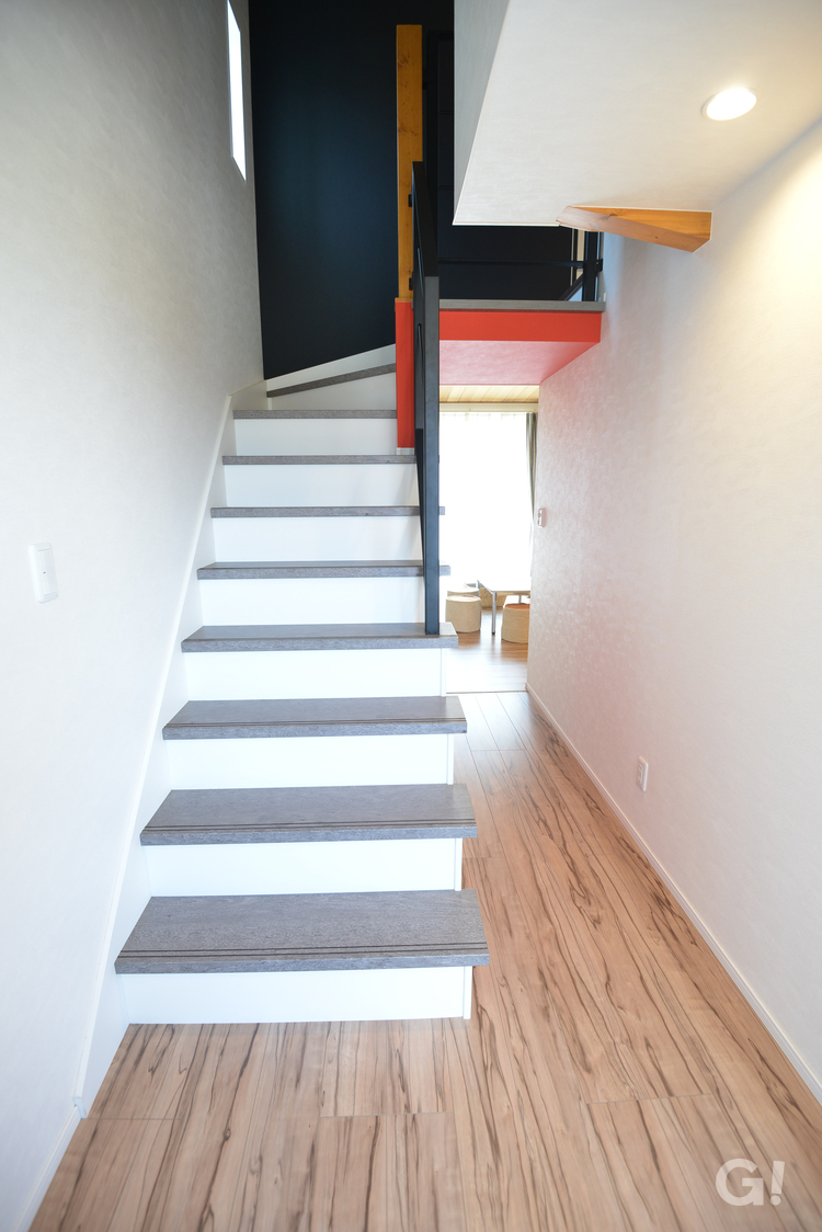 デザイン性・安全性が高いアイアン手すり階段の写真