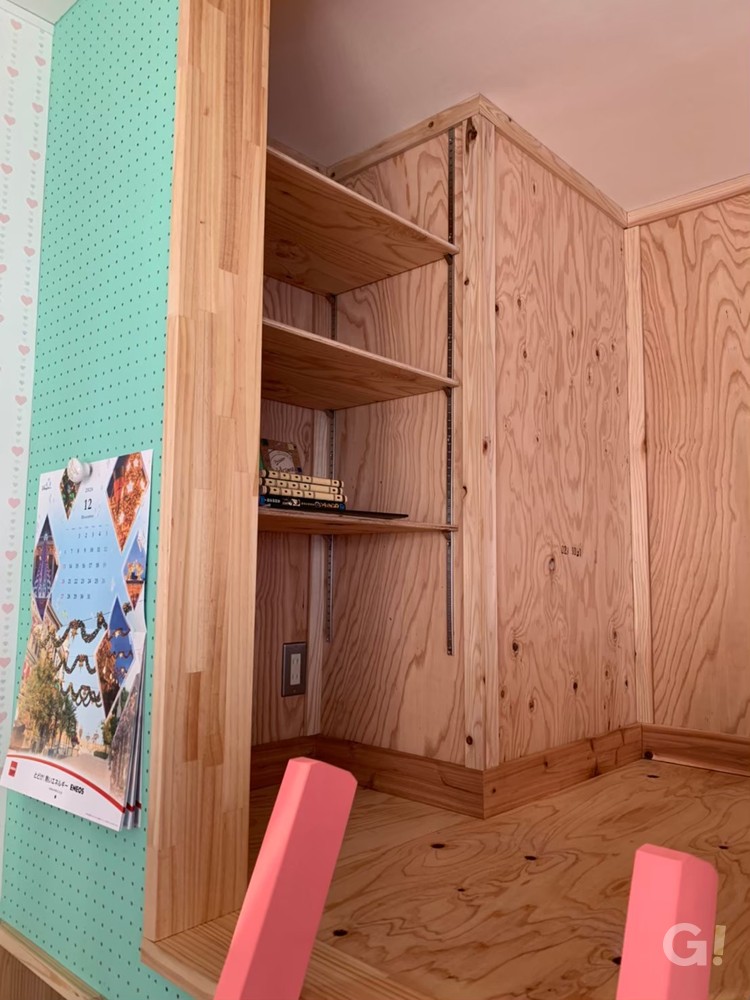 子供部屋が広く使えるロフトベッド収納の写真