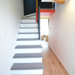 デザイン性・安全性が高いアイアン手すり階段