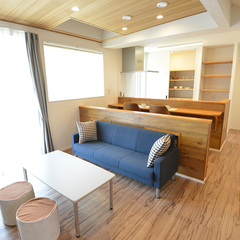 自然素材と光に包まれたLDK