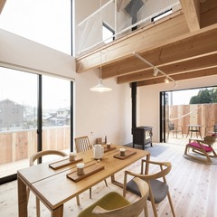 回廊型のアウトドアリビングがある家