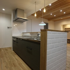 静岡市清水区カルフォルニアテイストのオークフロアの家