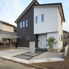 静岡県藤枝市赤と青のカラーが際立つデザイン住宅