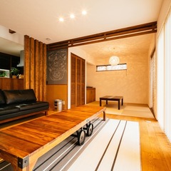 和室とリビングを一続きにすれば、さらにゆったりとした空間に／四国中央市「共と穏和な家 」