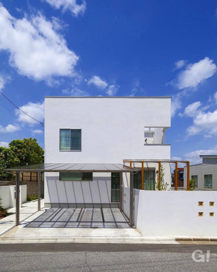 『直線に繋がるカタチがいい◎キューブ型で白が美しく映えるシンプルな家』の写真