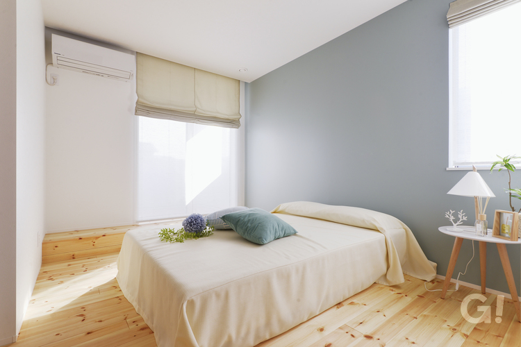 『質のいい睡眠が叶えられる空間！優しい雰囲気にそっと包み込まれた北欧ナチュラルな寝室』の写真