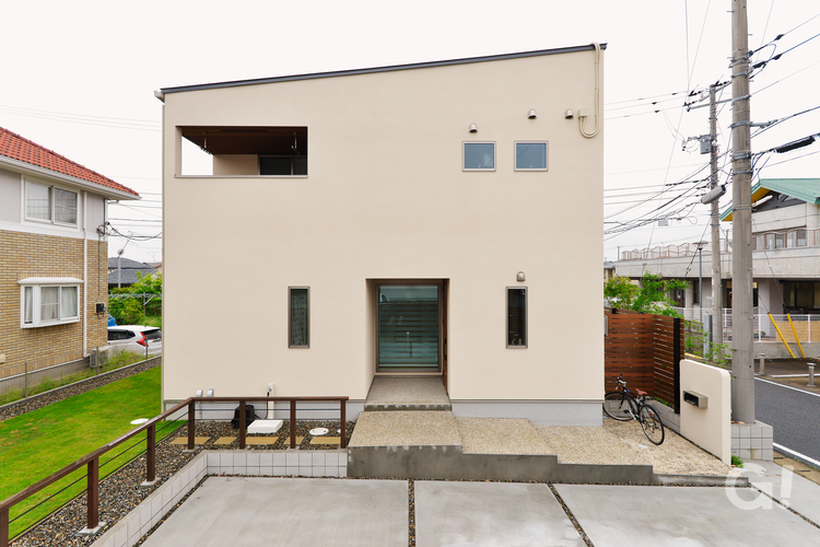 『緩やかな方流れ屋根がお洒落ポイント◎暮らしやすい2階リビングが広がるシンプルな家』の写真