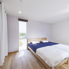 白で美しい！清々しい朝を気持ちよく迎えられる快適空間がいいシンプルモダンな寝室