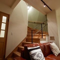 リビング階段をオシャレに見せたお家。