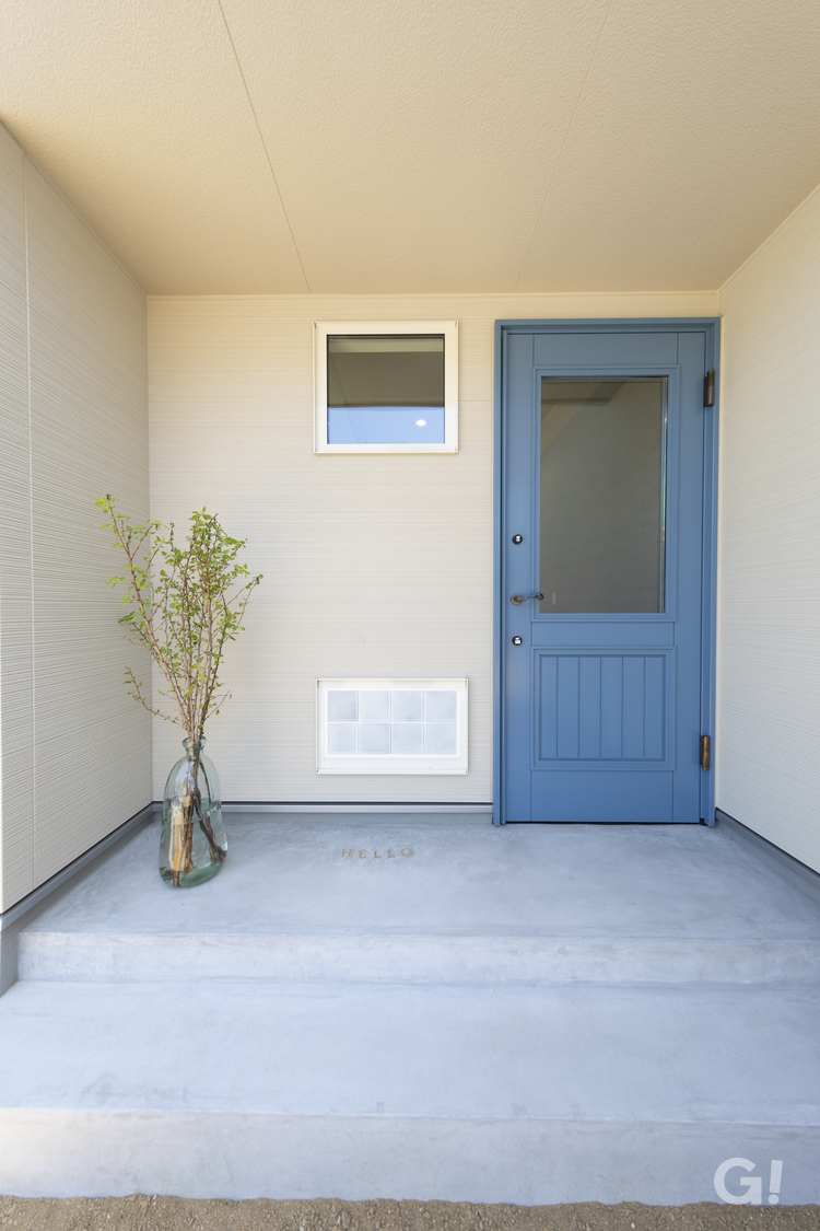 ブルー　玄関　扉　ポーチ　YUDA木工　おしゃれ　かわいい　飾り　モルタル　飾り窓