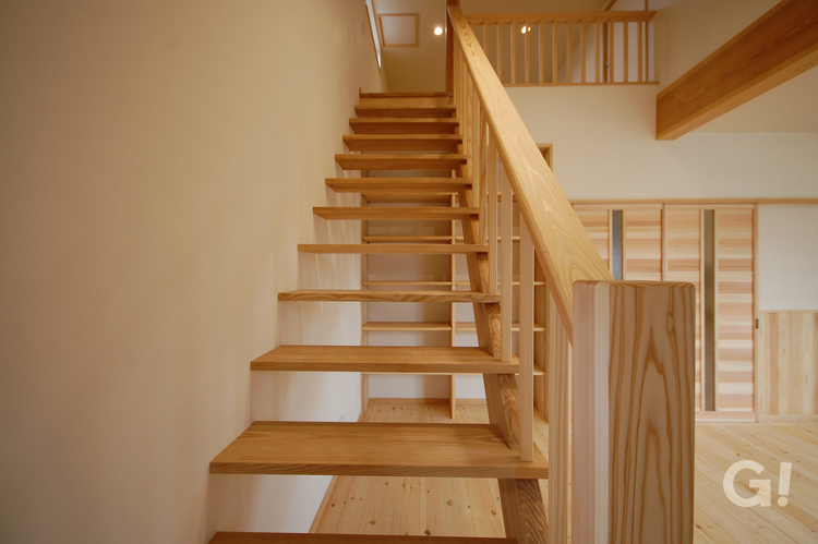 木のスケルトン階段