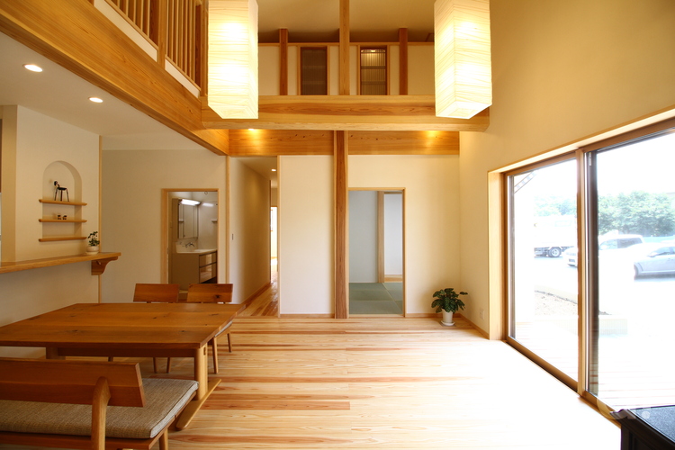 家具・インテリアを木材で統一した和モダンな室内
